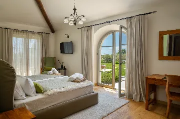 4-Bedroom Villa with Sea Views in Vabriga