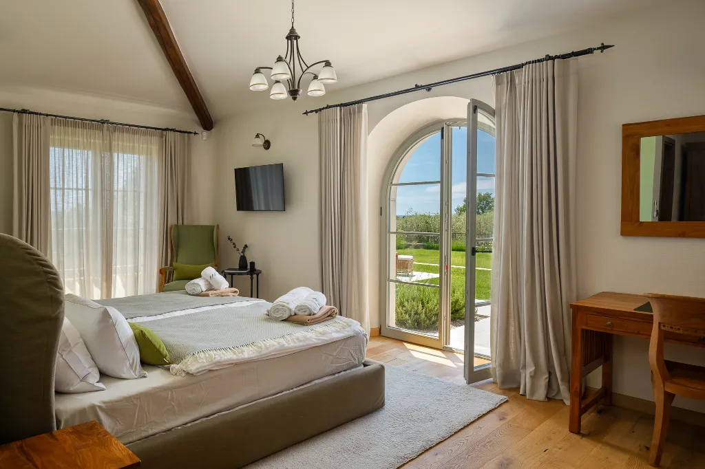 4-Bedroom Villa with Sea Views in Vabriga