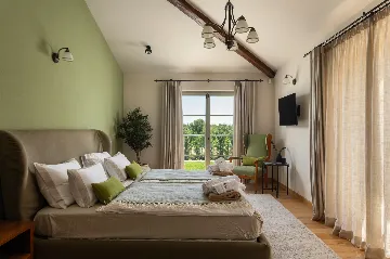 4-Bedroom Villa with Sea Views in Vabriga