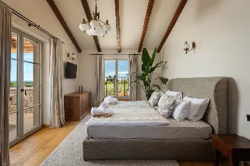 4-Bedroom Villa with Sea Views in Vabriga