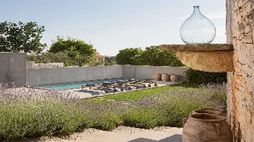 Villa for 10 with Pool in Tinjan