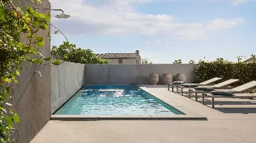 Villa for 10 with Pool in Tinjan