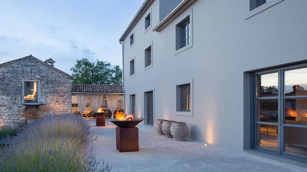 Villa for 10 with Pool in Tinjan
