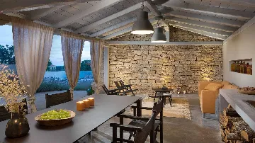 Villa for 10 with Pool in Tinjan