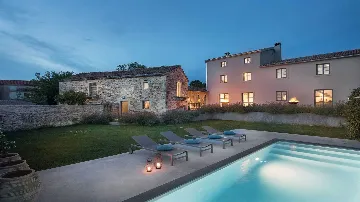 Villa for 10 with Pool in Tinjan