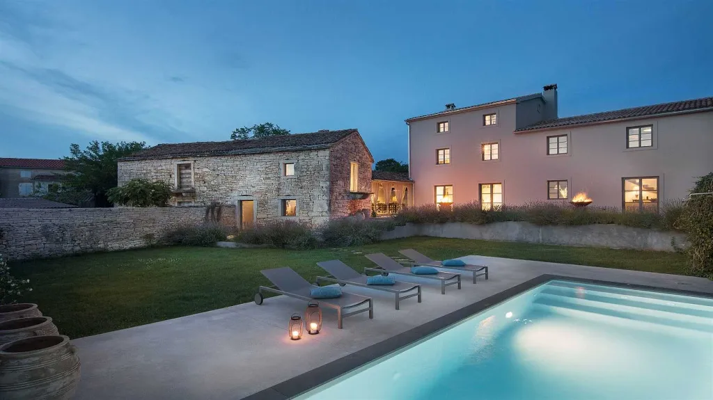 Villa for 10 with Pool in Tinjan