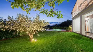 Višnjan Villa with Pool for 10 Guests