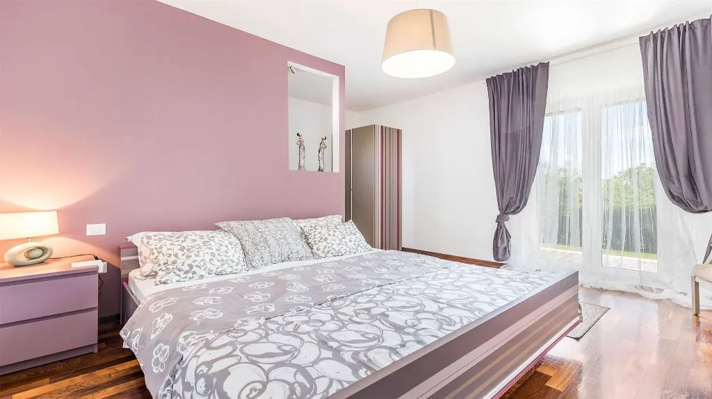 Višnjan Villa with Pool for 10 Guests