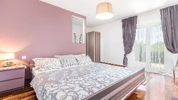 Višnjan Villa with Pool for 10 Guests