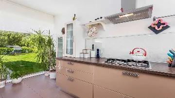 Višnjan Villa with Pool for 10 Guests