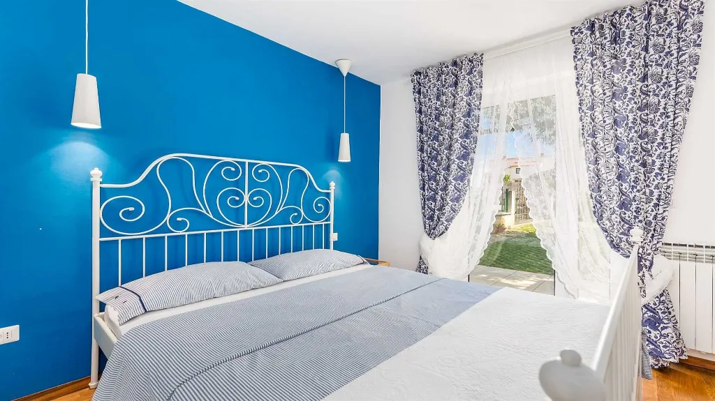 Višnjan Villa with Pool for 10 Guests