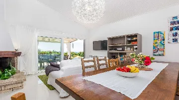 Višnjan Villa with Pool for 10 Guests