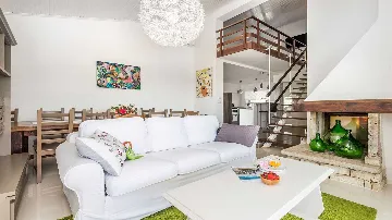 Višnjan Villa with Pool for 10 Guests