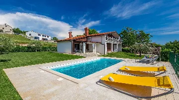 Višnjan Villa with Pool for 10 Guests