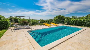 Višnjan Villa with Pool for 10 Guests