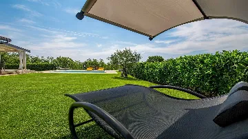 Višnjan Villa with Pool for 10 Guests