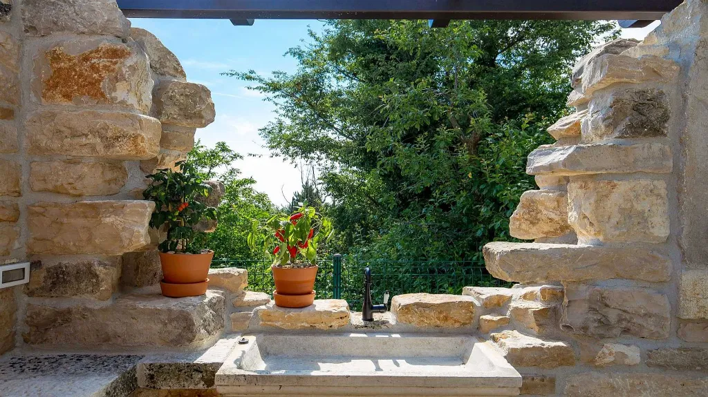 Višnjan Villa with Pool for 10 Guests