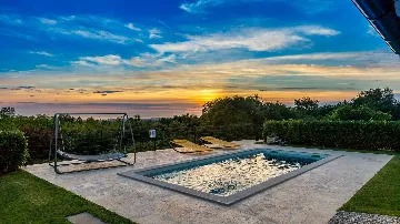 Višnjan Villa with Pool for 10 Guests