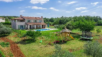 Villa for 8 Guests with Terrace in Višnjan