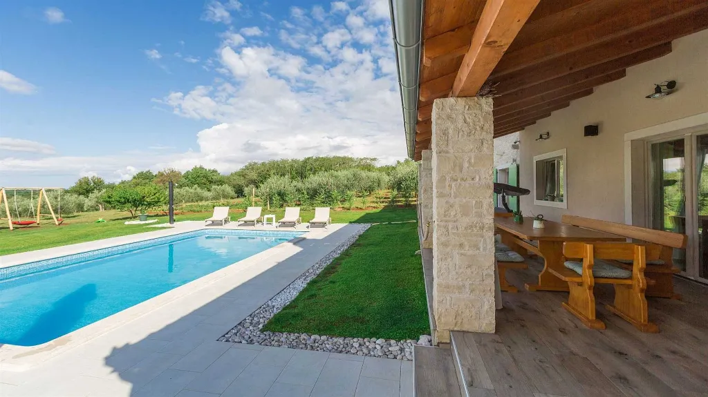 Villa for 8 Guests with Terrace in Višnjan
