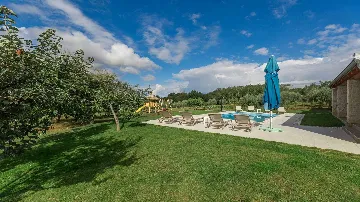 Villa for 8 Guests with Terrace in Višnjan