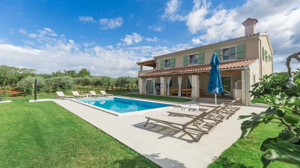 Villa for 8 Guests with Terrace in Višnjan