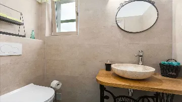 Villa for 8 Guests with Terrace in Višnjan