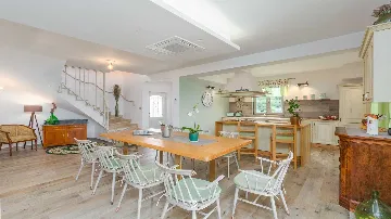 Villa for 8 Guests with Terrace in Višnjan