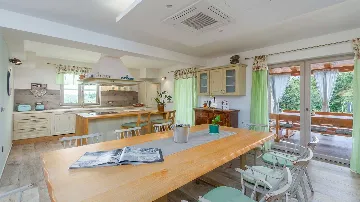 Villa for 8 Guests with Terrace in Višnjan
