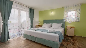 Villa for 8 Guests with Terrace in Višnjan