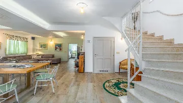 Villa for 8 Guests with Terrace in Višnjan