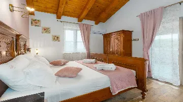 Villa for 8 Guests with Terrace in Višnjan