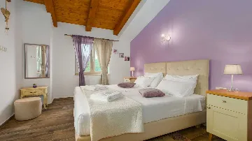 Villa for 8 Guests with Terrace in Višnjan