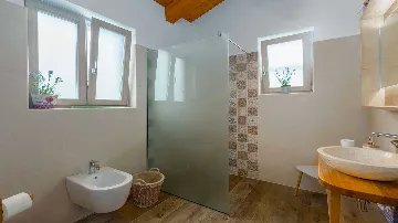 Villa for 8 Guests with Terrace in Višnjan