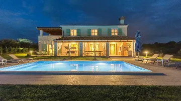 Villa for 8 Guests with Terrace in Višnjan