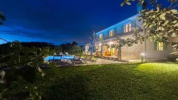 Villa for 8 Guests with Terrace in Višnjan