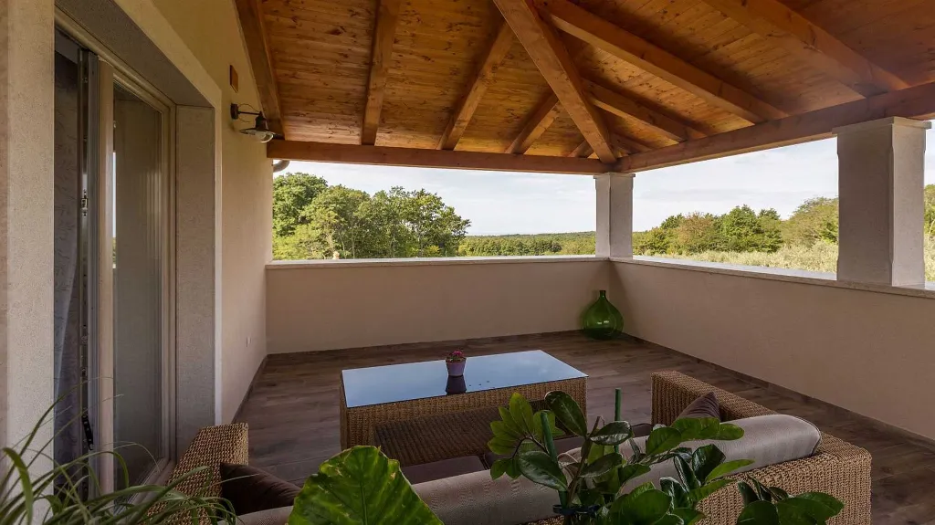 Villa for 8 Guests with Terrace in Višnjan