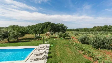 Villa for 8 Guests with Terrace in Višnjan