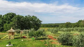 Villa for 8 Guests with Terrace in Višnjan