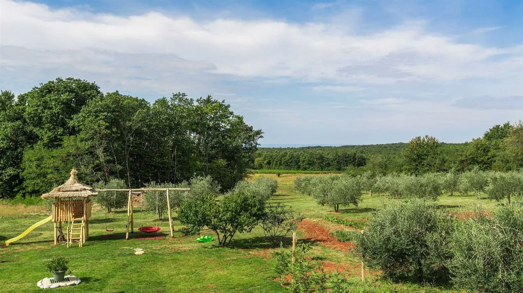 Villa for 8 Guests with Terrace in Višnjan