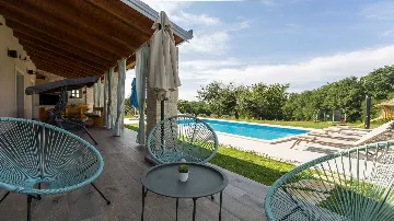 Villa for 8 Guests with Terrace in Višnjan