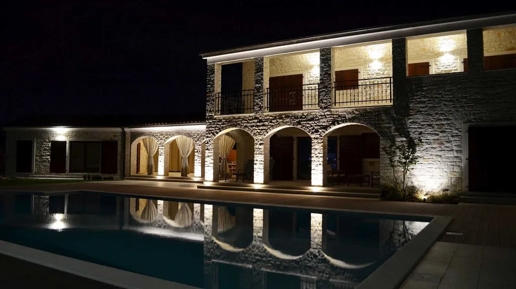 Villa with Pool and Garden in Tinjan