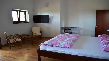 Villa with Pool and Garden in Tinjan