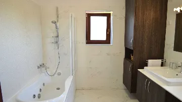 Villa with Pool and Garden in Tinjan