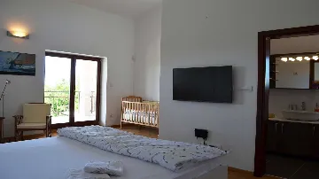 Villa with Pool and Garden in Tinjan