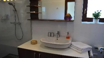 Villa with Pool and Garden in Tinjan