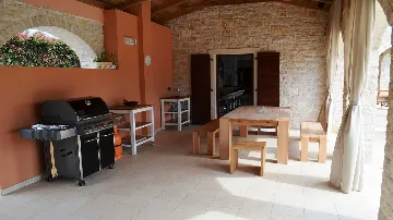 Villa with Pool and Garden in Tinjan