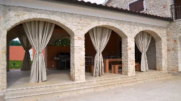 Villa with Pool and Garden in Tinjan