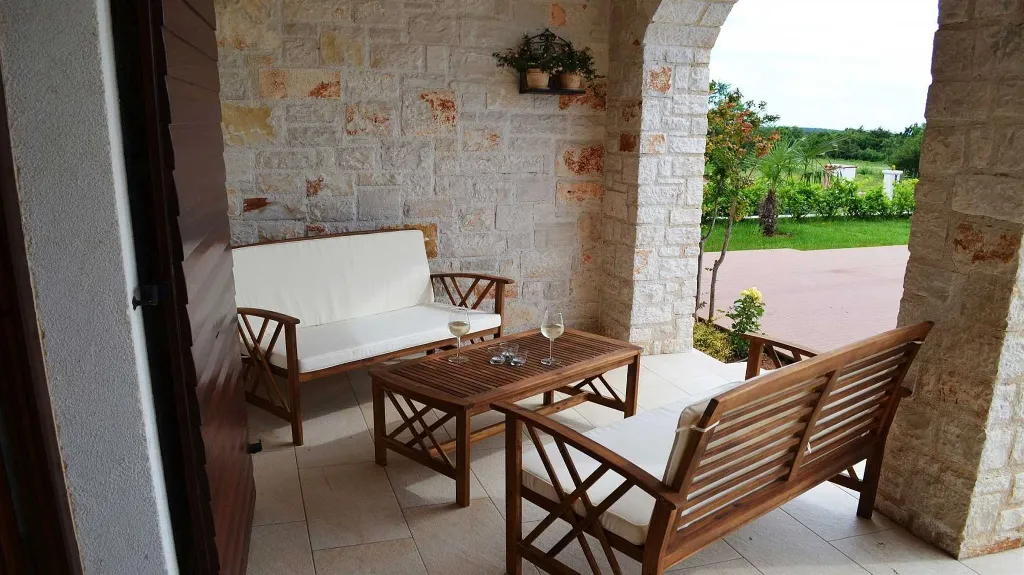 Villa with Pool and Garden in Tinjan