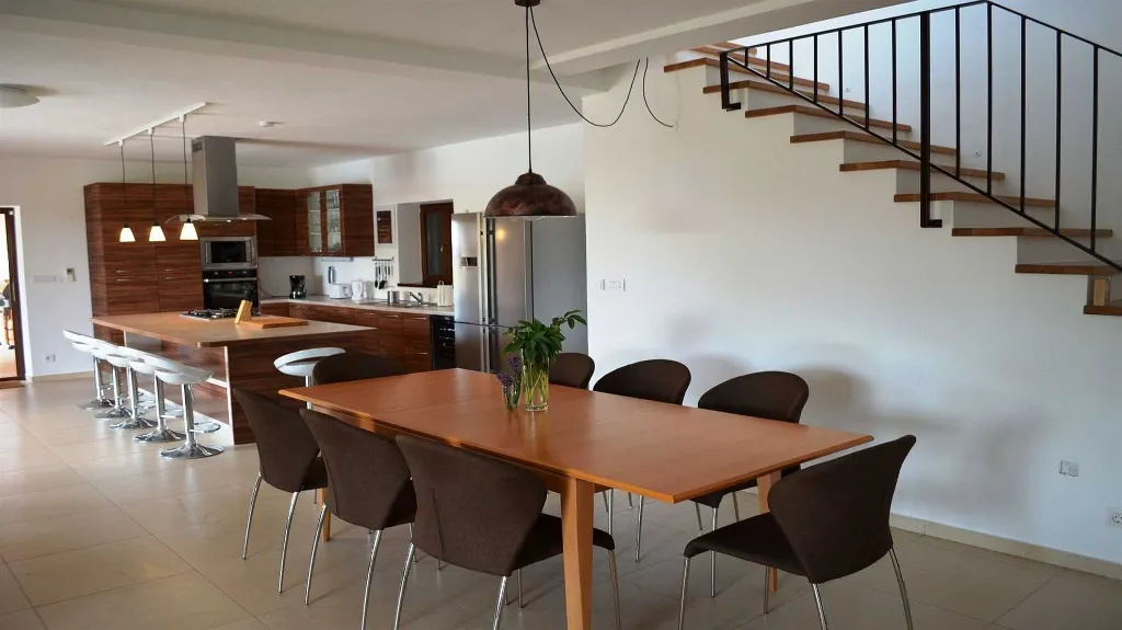 Villa with Pool and Garden in Tinjan